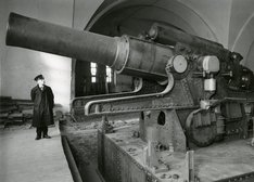 Die 38-cm-Haubitze an ihrem ersten Aufstellungsplatz im Heeresmuseum, dem heutigen Heeresgeschichtlichen Museum. (Foto: HGM)