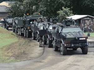 Eine Fahrzeugkolonne bereitet sich auf die Verlegung vor. (Foto: Bundesheer)