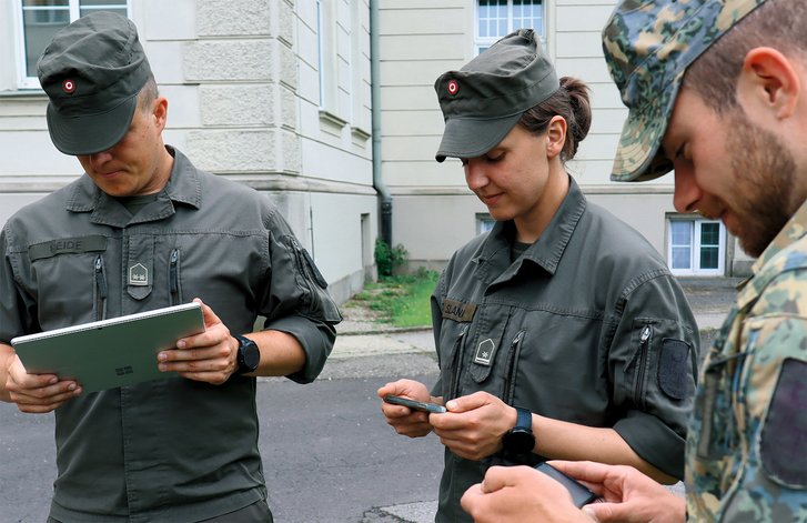 Einsatz digitaler Medien während der Unteroffiziersausbildung. (Foto: Bundesheer/HUAk)