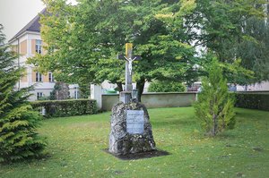 Das 1988 errichtete Gedenkkreuz der Aussiedler in der Stadt Allentsteig (Foto: Archiv TÜPl A)