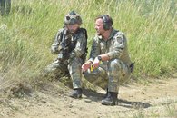 Impressionen vom 48-Std-BaonX-2024 beim Artillerie- und Aufklärungsbataillon 3 in Mistelbach: Überwinden der Gefechtsbahn unter Anleitung. (Foto: Dietmar Bodensteiner)