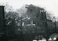 Das Geschütz während eines Eisenbahntransportes. (Foto: HGM)